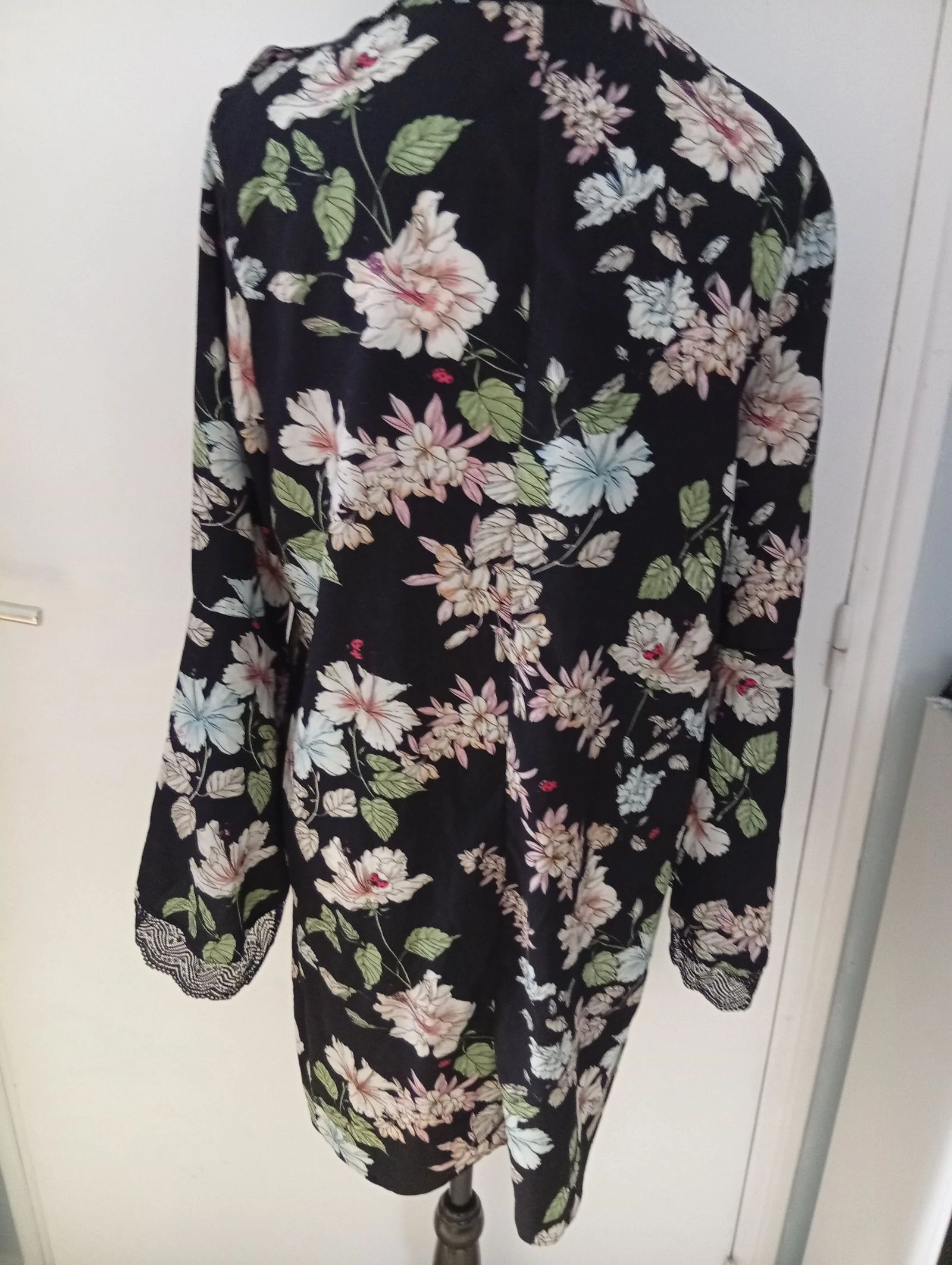Vestido floral corte recto acabado de encaje en las mangas – photo 5